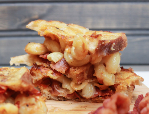 Grilled Macaroni and Cheese sandwich, mac and cheese, pasta, grilled cheese, bacon, food porn, food blog, food blogger, food photography, food styling